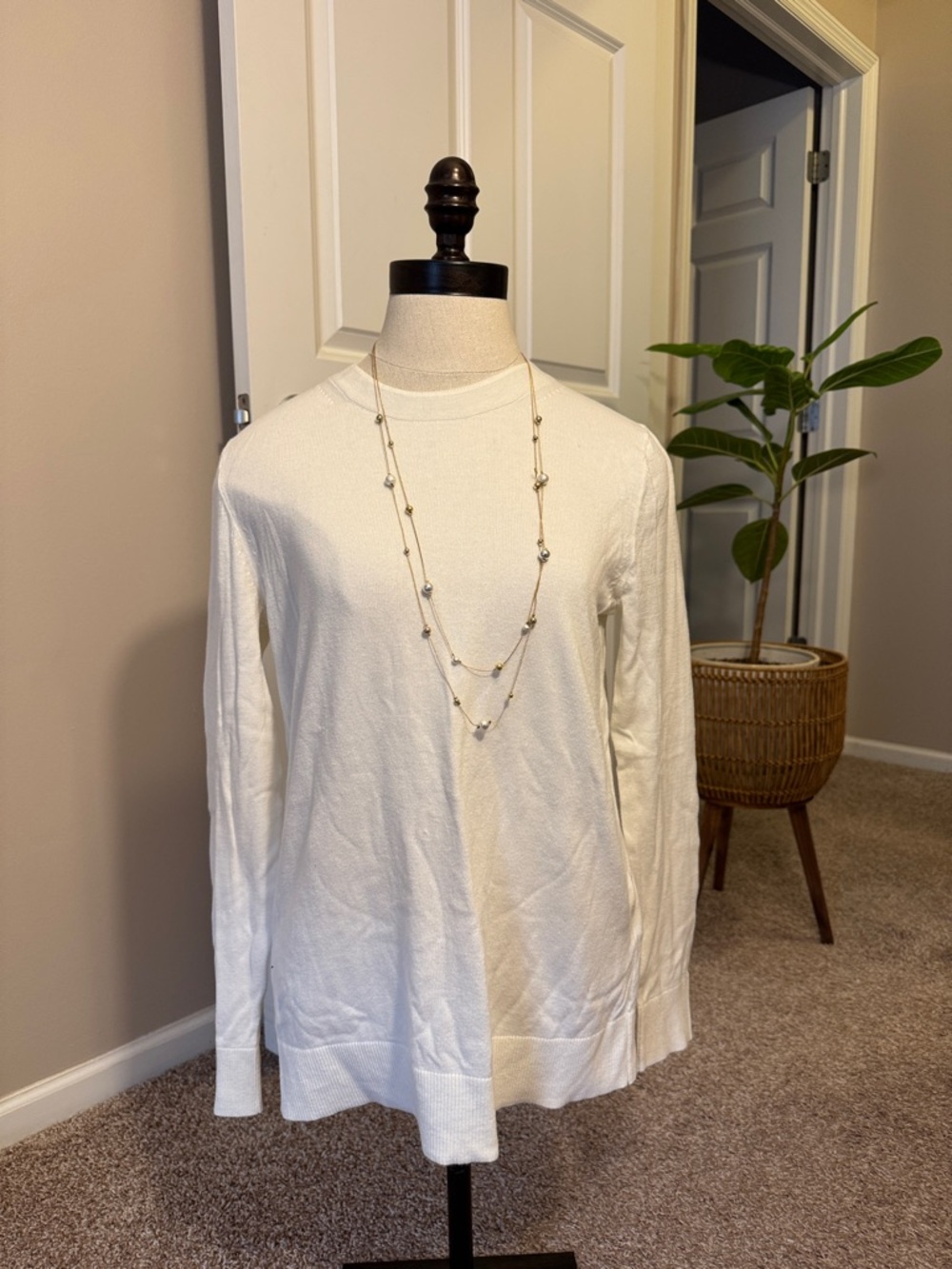 Banana Republic Off-White Long Sleeve Crew Neck Sweater